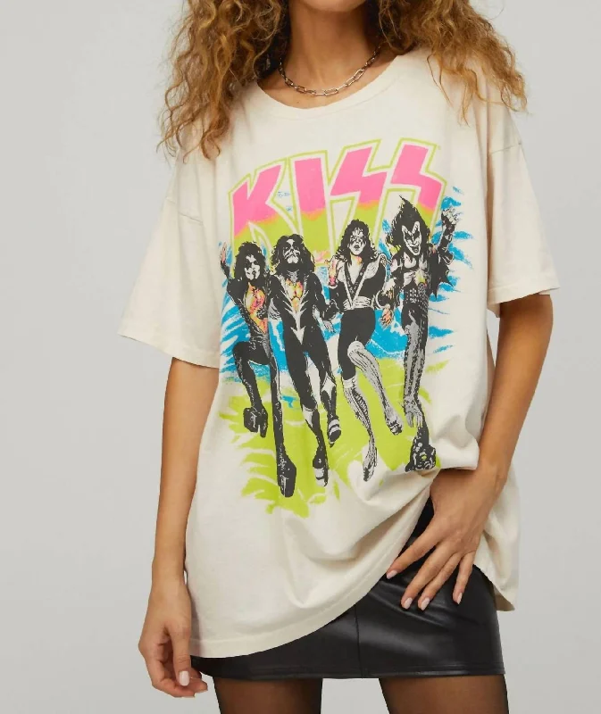 Everyday Wear Kiss Shirt In White