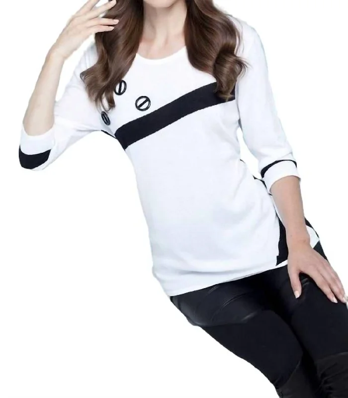 Versatile Wardrobe Essentials Diagonal Stripe Top In White/black