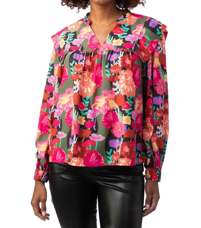 Seasonal Picks Gaines Top In Floral Forest