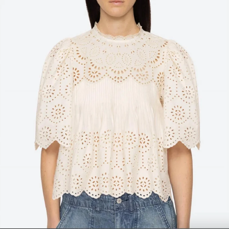 Fashion Deal Lainey Embroidery Top In Cream