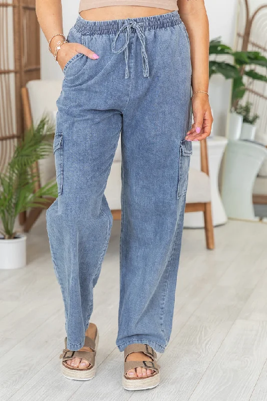 Easygoing Women's Style In The Clouds Medium Wash Chambray Cargo Pants