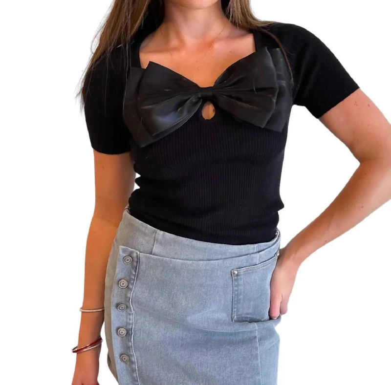 Trendy Urban Attire Classic Bow Top In Black