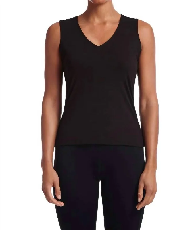 Fashion-forward Women's Wear Scott Top In Black