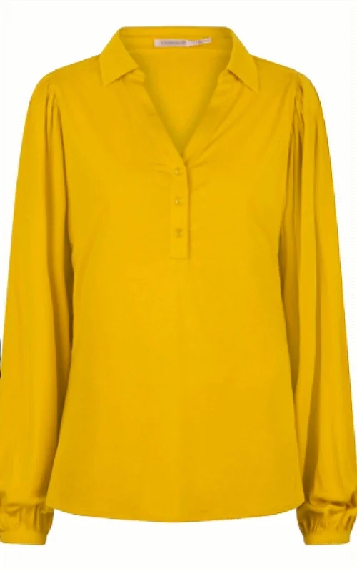 Women's Clothing Model Top V-Neck In Yellow