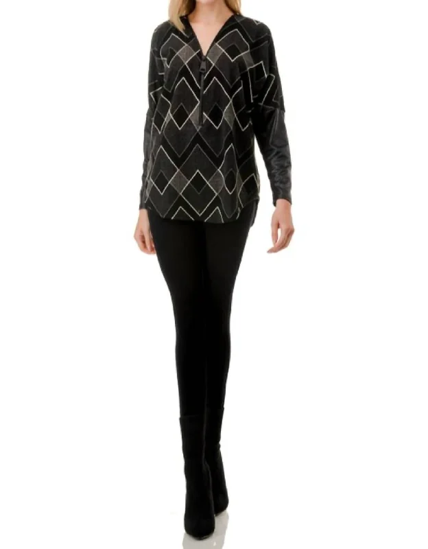 Elegant Attire For The Modern Lady Geometric Zipper Top In Black