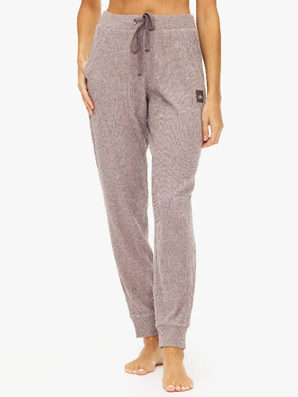 Women's Clothes for All-Day Comfort and Style Alo Yoga Muse Sweatpant