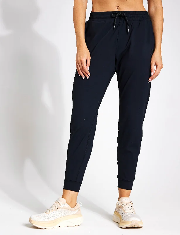 Casual Style for Busy Women Off Duty Jogger - Black